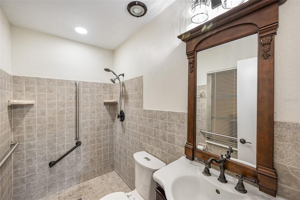 最近售出: $349,900 (3 贝兹, 2 浴室, 1595 平方英尺)