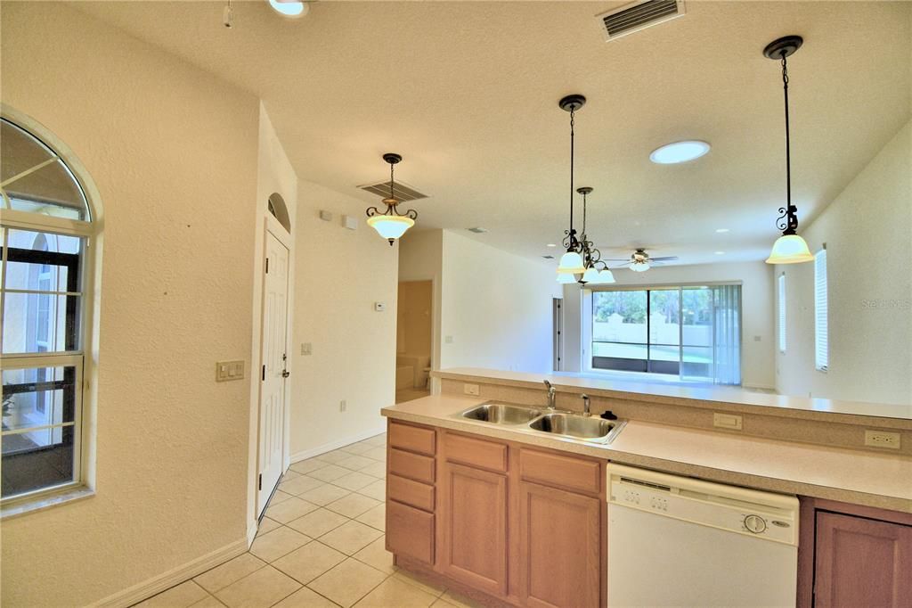 Active With Contract: $209,900 (2 beds, 2 baths, 1118 Square Feet)