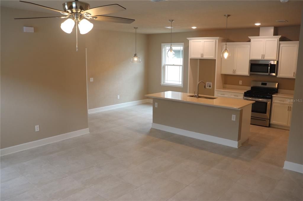 Active With Contract: $277,000 (3 beds, 2 baths, 1314 Square Feet)