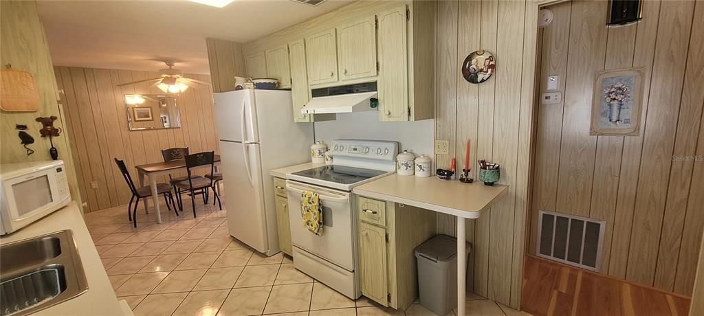 For Sale: $105,000 (2 beds, 2 baths, 1228 Square Feet)