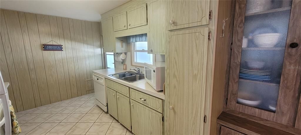 For Sale: $105,000 (2 beds, 2 baths, 1228 Square Feet)