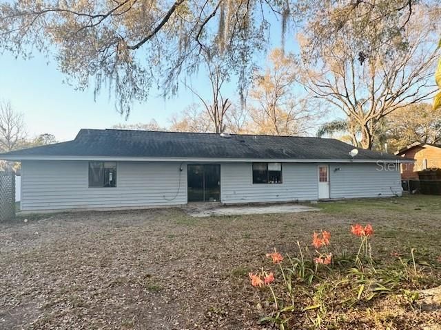 Recently Sold: $210,000 (3 beds, 2 baths, 1274 Square Feet)