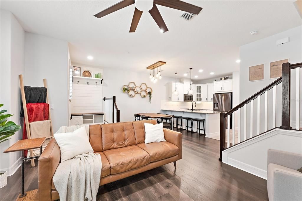 Active With Contract: $410,000 (3 beds, 2 baths, 1545 Square Feet)