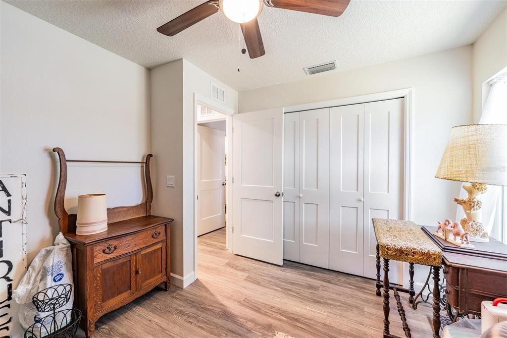 Active With Contract: $309,900 (3 beds, 2 baths, 1374 Square Feet)