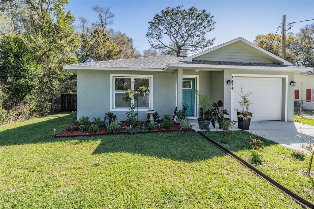 Active With Contract: $309,900 (3 beds, 2 baths, 1374 Square Feet)