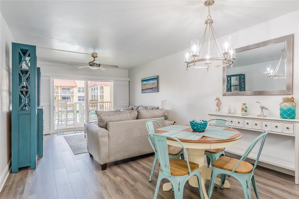 Active With Contract: $519,900 (2 beds, 2 baths, 912 Square Feet)