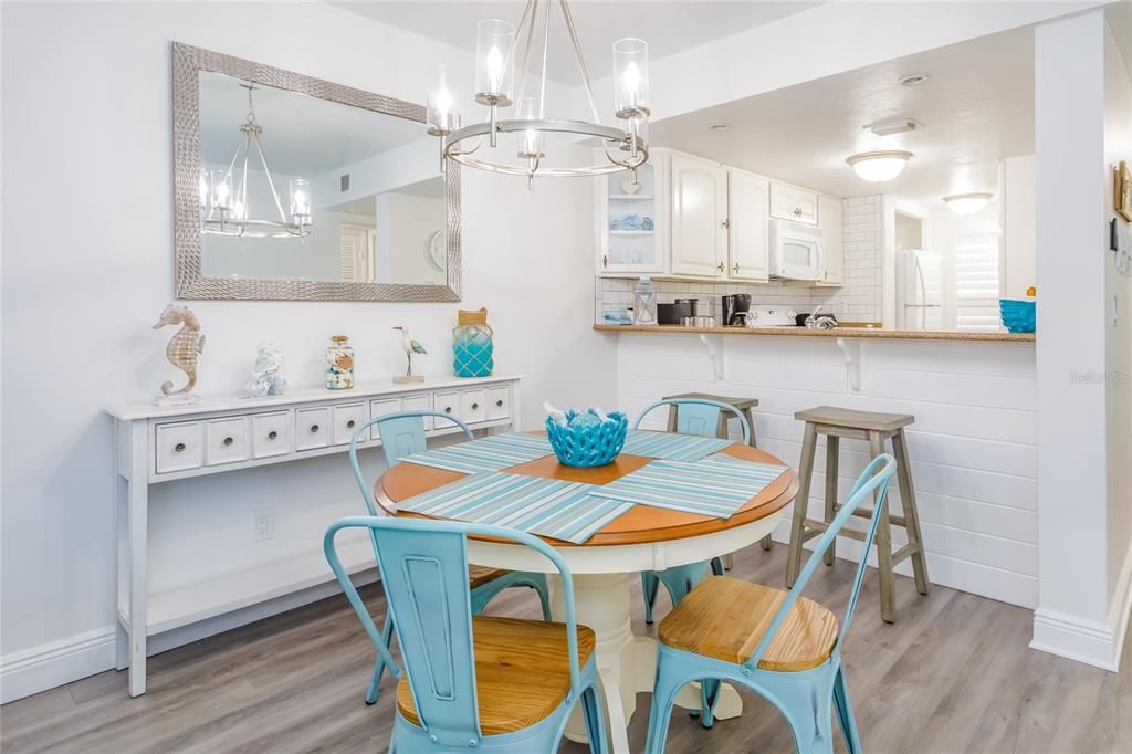 Active With Contract: $519,900 (2 beds, 2 baths, 912 Square Feet)