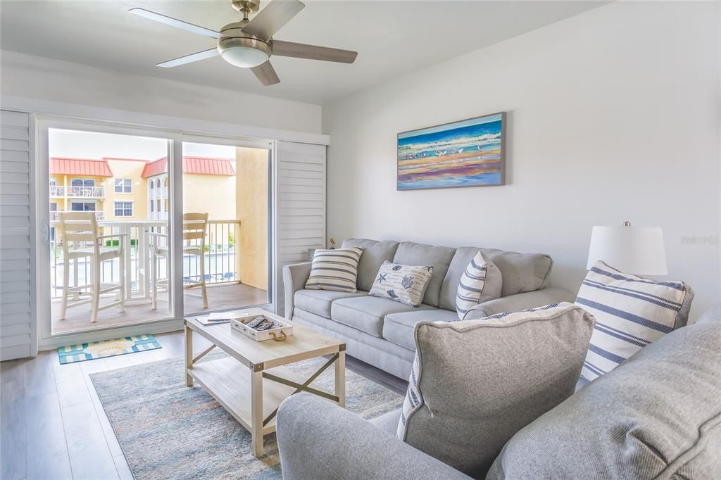 Active With Contract: $519,900 (2 beds, 2 baths, 912 Square Feet)