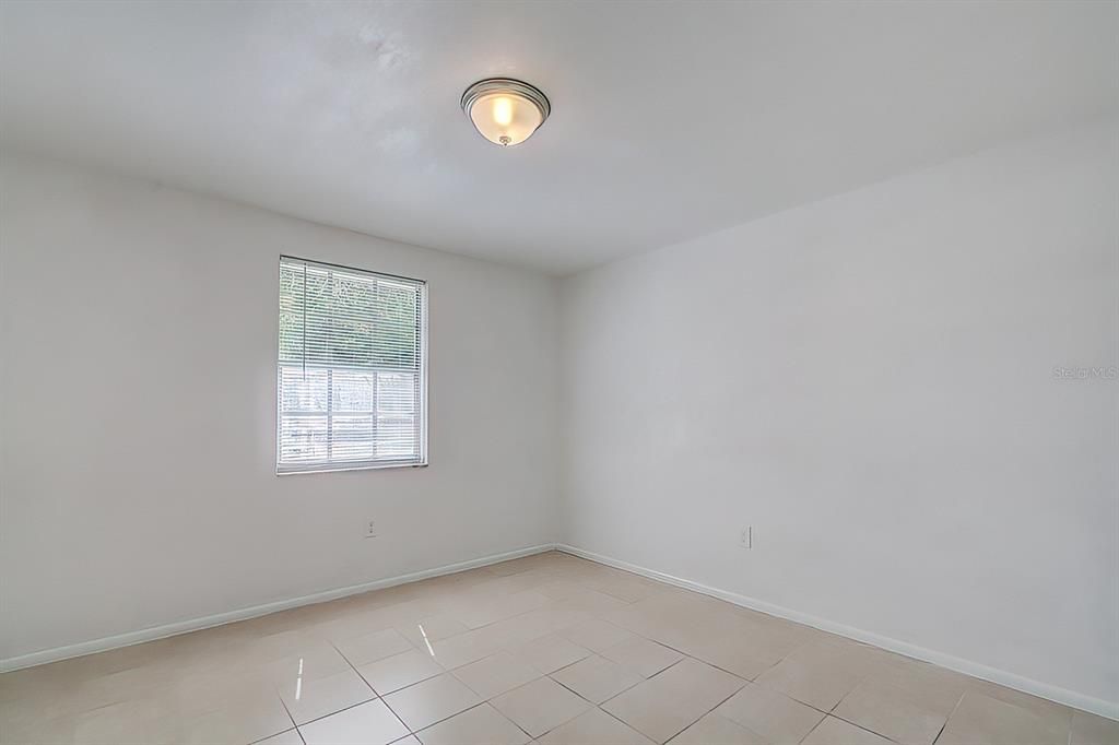 Active With Contract: $94,500 (2 beds, 1 baths, 831 Square Feet)