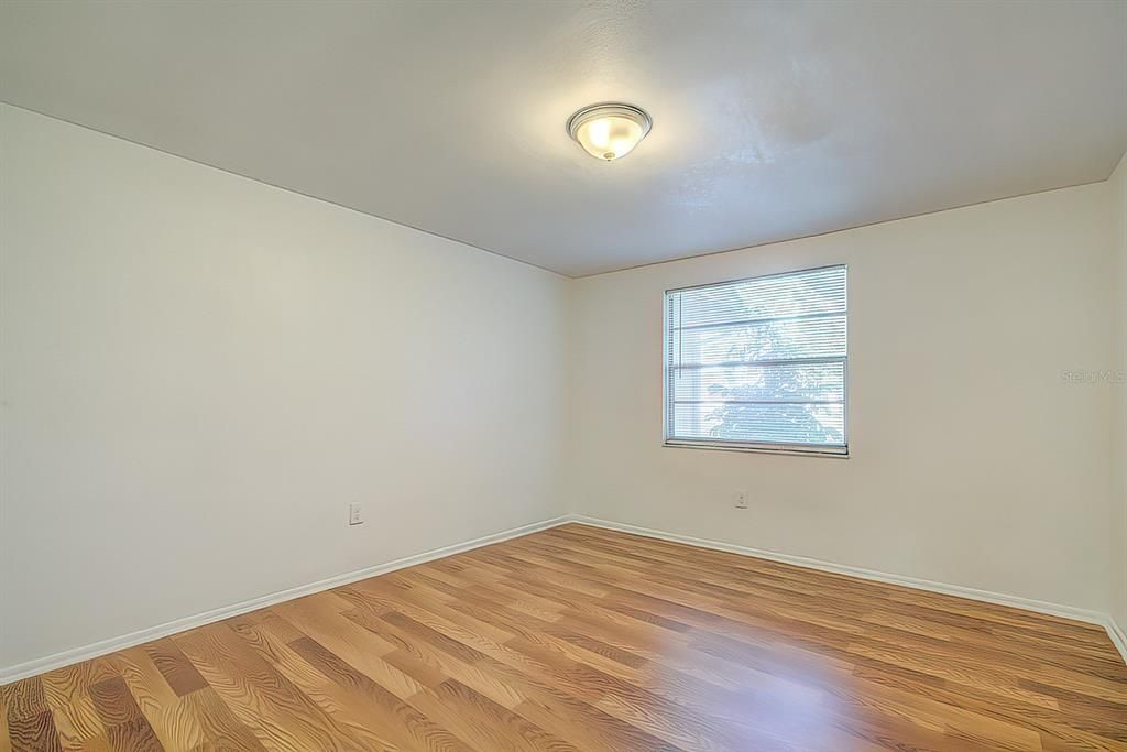 Active With Contract: $94,500 (2 beds, 1 baths, 831 Square Feet)