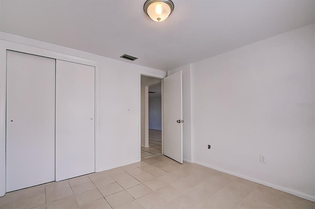 Active With Contract: $94,500 (2 beds, 1 baths, 831 Square Feet)