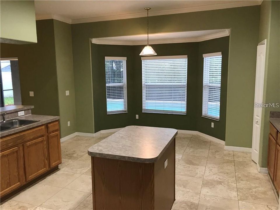 Recently Rented: $3,095 (4 beds, 2 baths, 2889 Square Feet)
