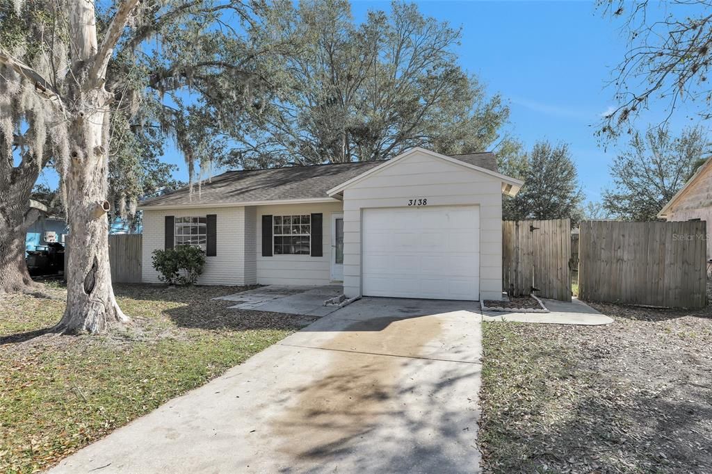 Recently Sold: $230,000 (2 beds, 1 baths, 858 Square Feet)