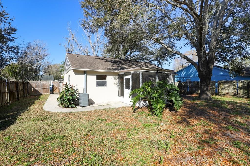 Recently Sold: $230,000 (2 beds, 1 baths, 858 Square Feet)