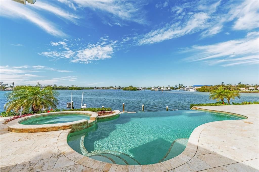 For Sale: $5,495,000 (5 beds, 4 baths, 3282 Square Feet)