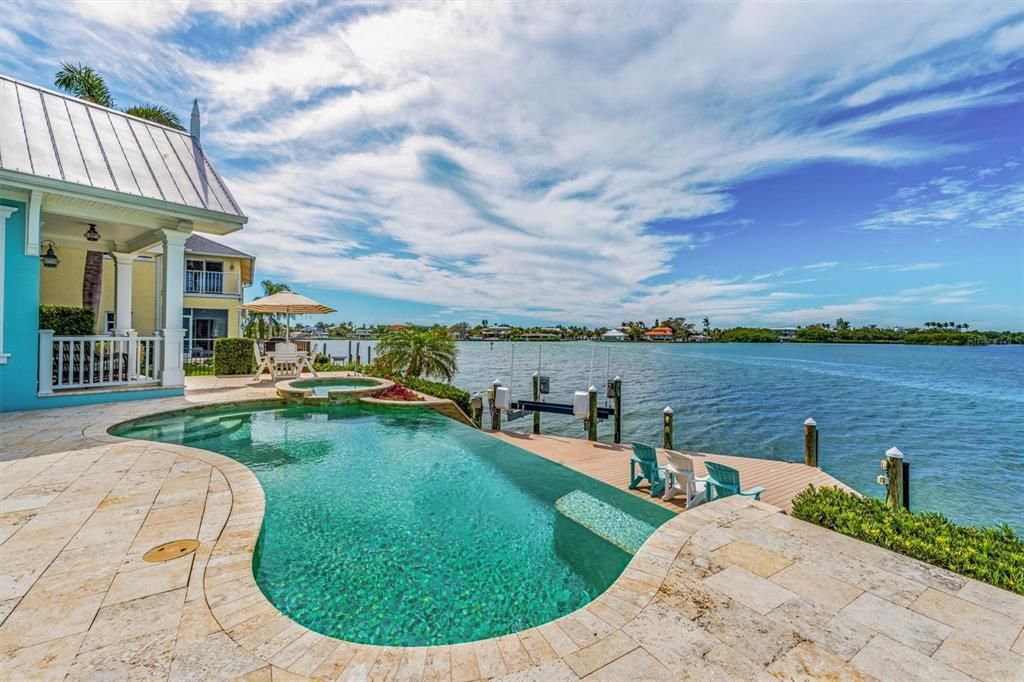 For Sale: $5,495,000 (5 beds, 4 baths, 3282 Square Feet)