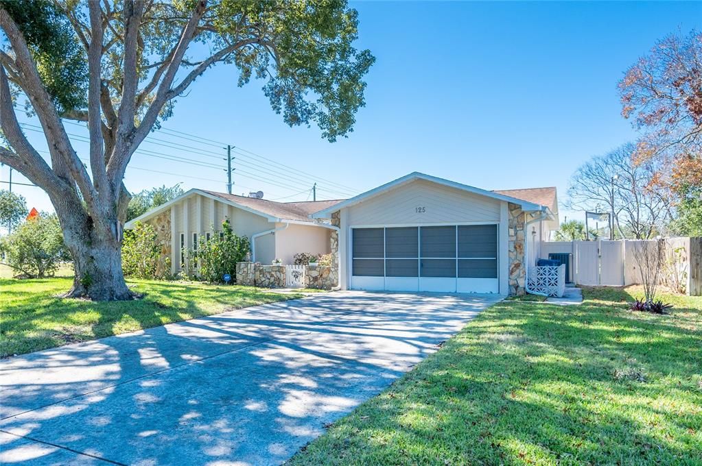 Recently Sold: $319,900 (3 beds, 2 baths, 1704 Square Feet)