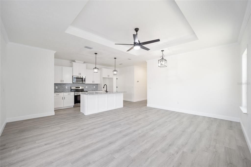 Active With Contract: $337,300 (3 beds, 2 baths, 1569 Square Feet)