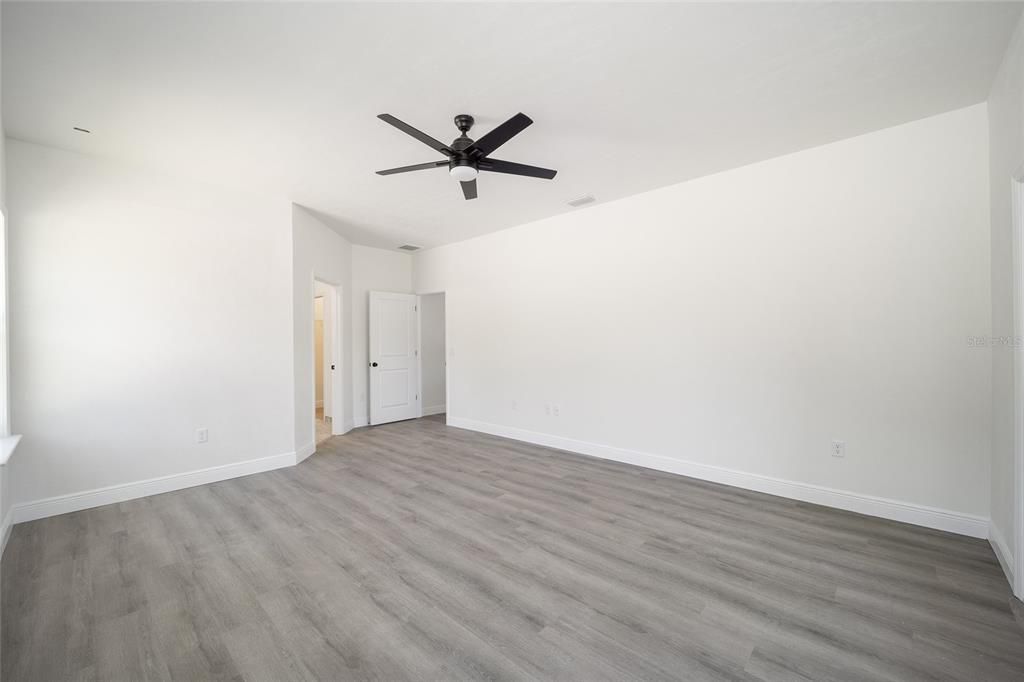 Active With Contract: $337,300 (3 beds, 2 baths, 1569 Square Feet)