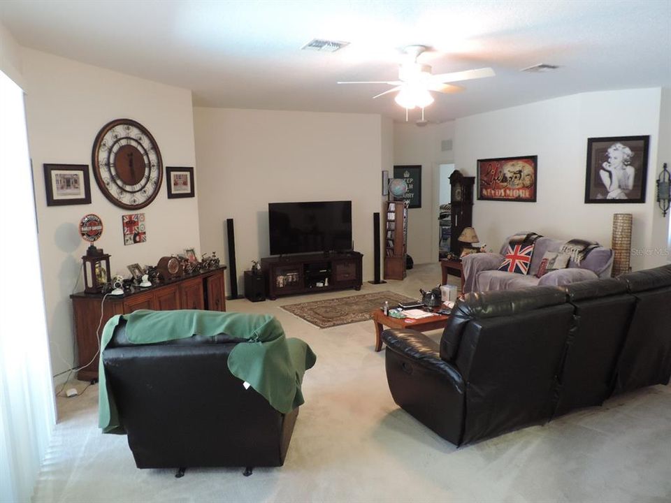 For Sale: $499,900 (4 beds, 2 baths, 2263 Square Feet)