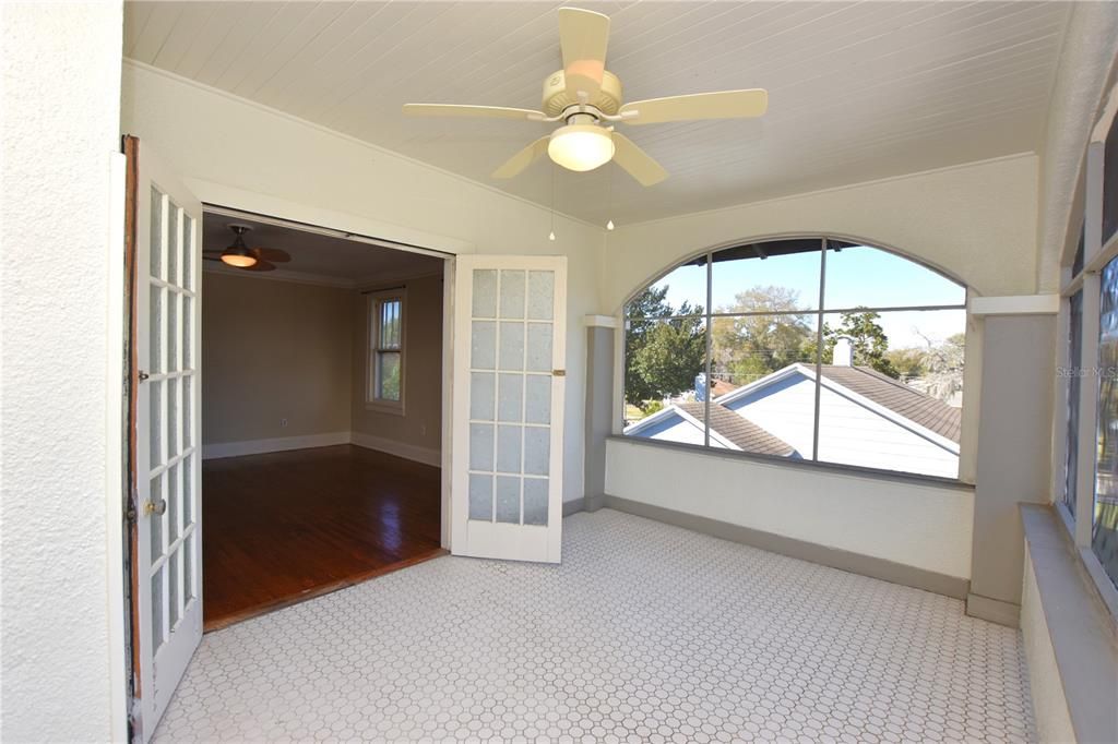 Active With Contract: $1,600 (3 beds, 1 baths, 1114 Square Feet)