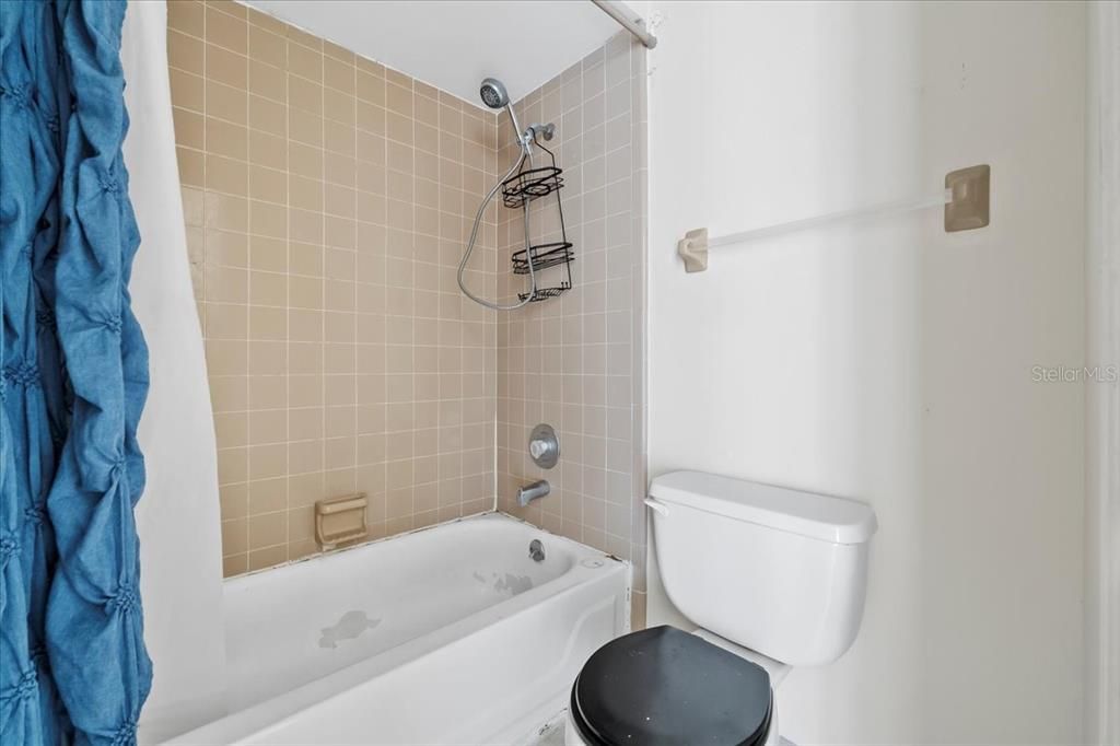 Active With Contract: $147,000 (2 beds, 1 baths, 906 Square Feet)