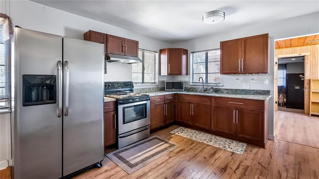 For Sale: $395,000 (3 beds, 1 baths, 1230 Square Feet)