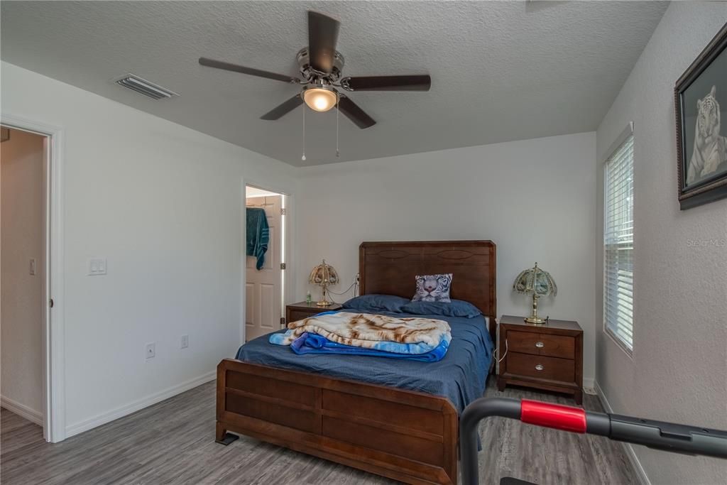For Sale: $240,000 (3 beds, 2 baths, 1079 Square Feet)