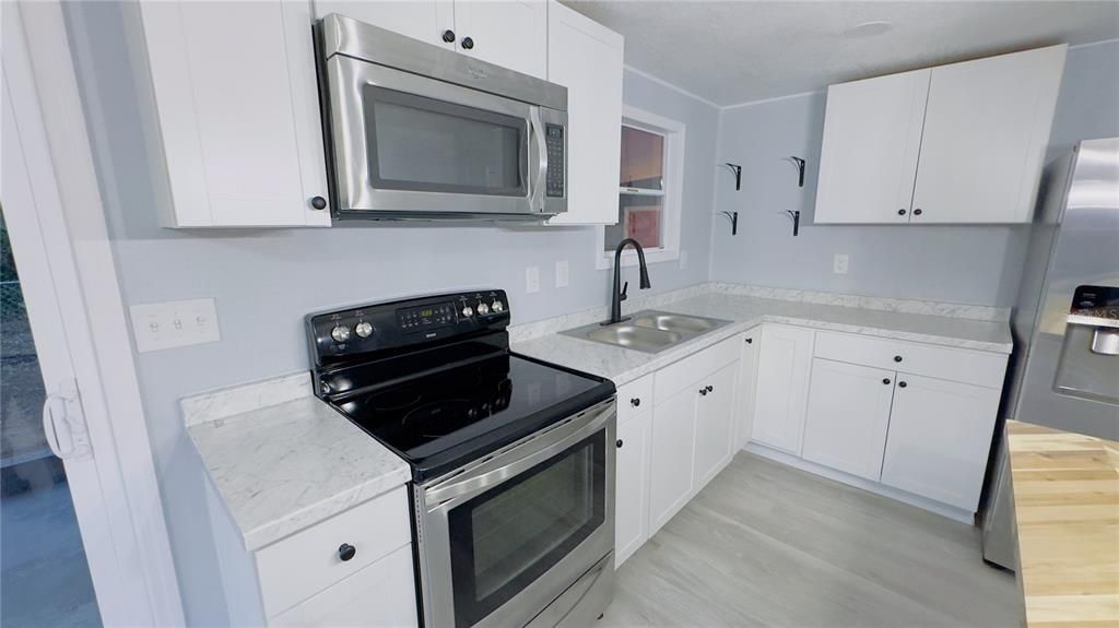 For Sale: $159,987 (2 beds, 2 baths, 1056 Square Feet)