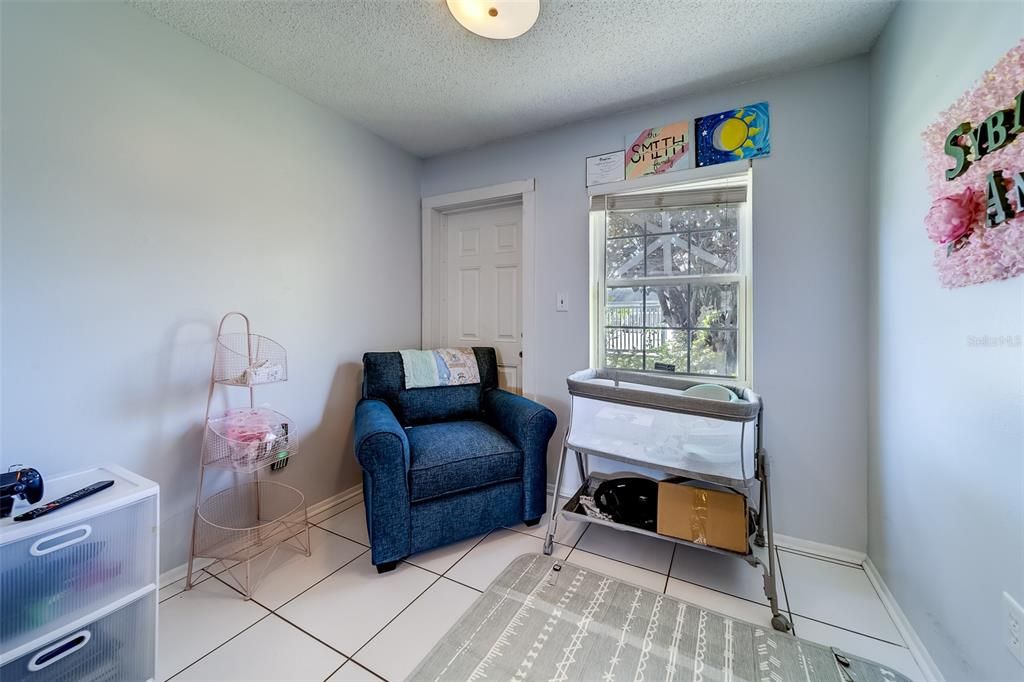 Active With Contract: $139,000 (1 beds, 1 baths, 665 Square Feet)