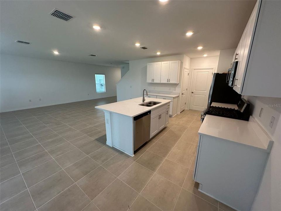For Rent: $2,790 (4 beds, 2 baths, 2271 Square Feet)