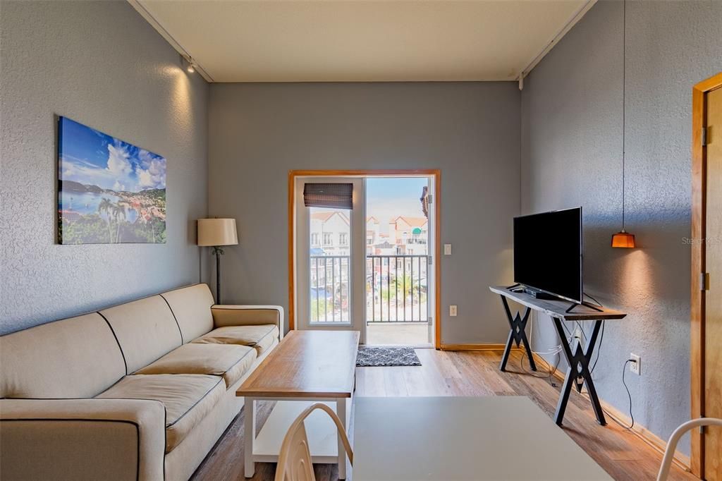 Active With Contract: $299,000 (3 beds, 2 baths, 1600 Square Feet)