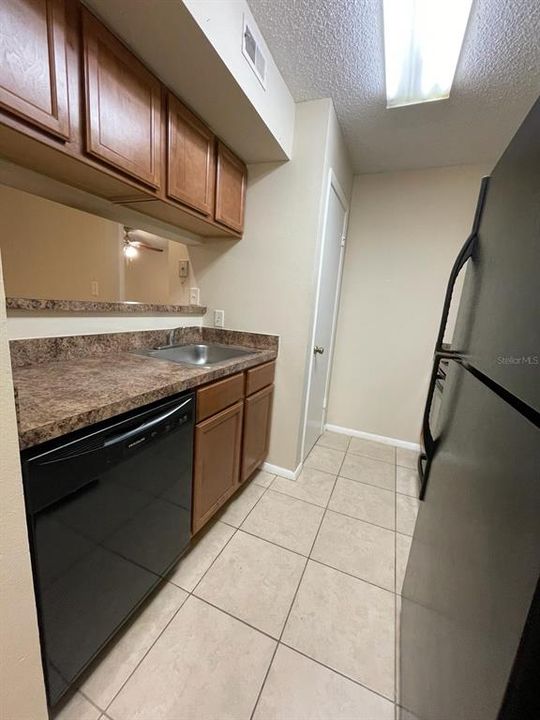 For Sale: $149,500 (1 beds, 1 baths, 700 Square Feet)