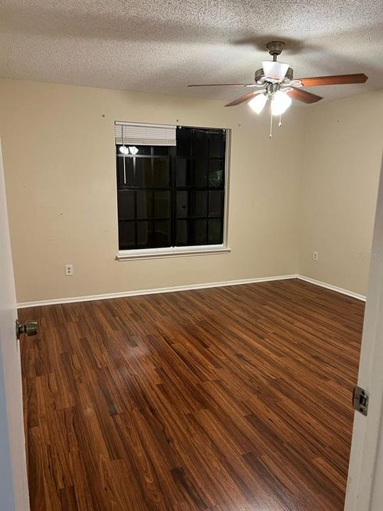 For Sale: $149,500 (1 beds, 1 baths, 700 Square Feet)