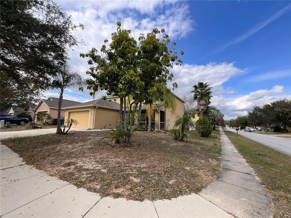 For Sale: $365,000 (4 beds, 2 baths, 2215 Square Feet)