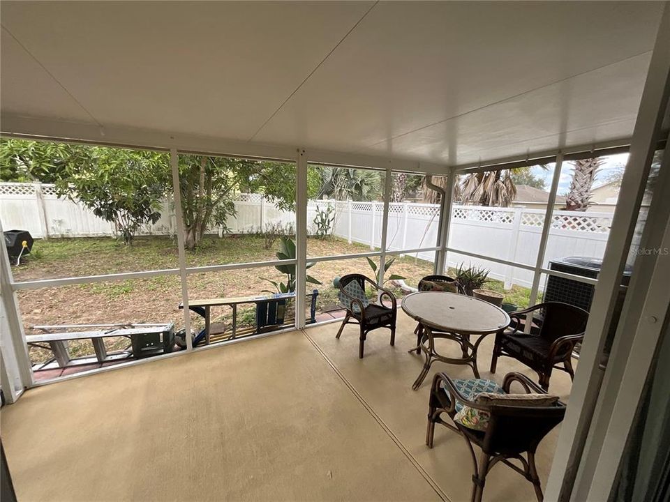 En Venta: $365,000 (4 camas, 2 baños, 2215 Pies cuadrados)