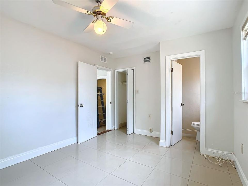 Active With Contract: $2,600 (3 beds, 2 baths, 1332 Square Feet)