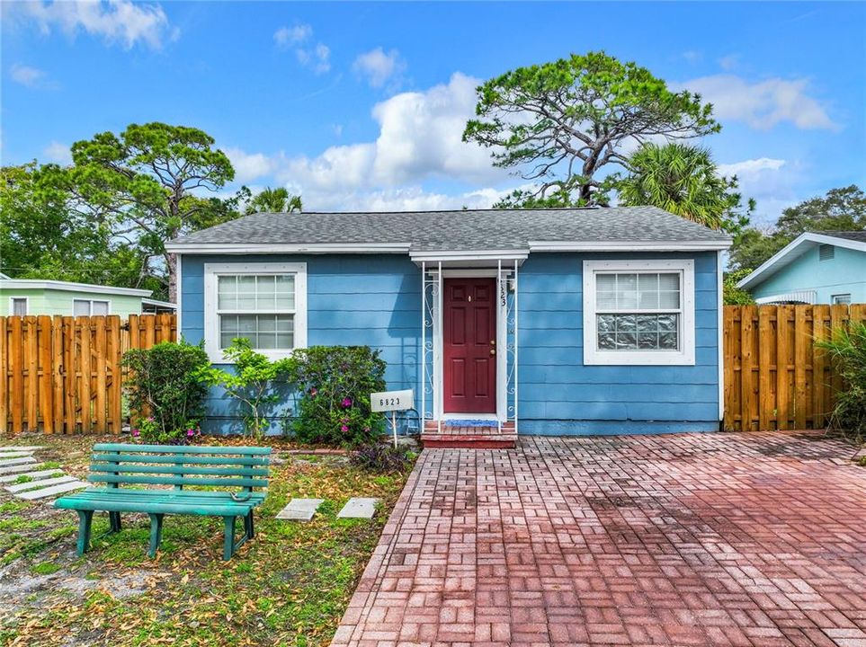 Active With Contract: $2,600 (3 beds, 2 baths, 1332 Square Feet)