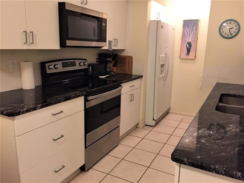 Active With Contract: $3,000 (2 beds, 2 baths, 1338 Square Feet)
