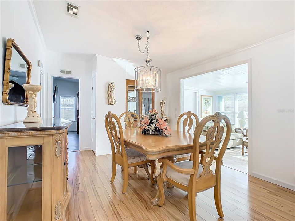 For Sale: $274,990 (2 beds, 2 baths, 1580 Square Feet)