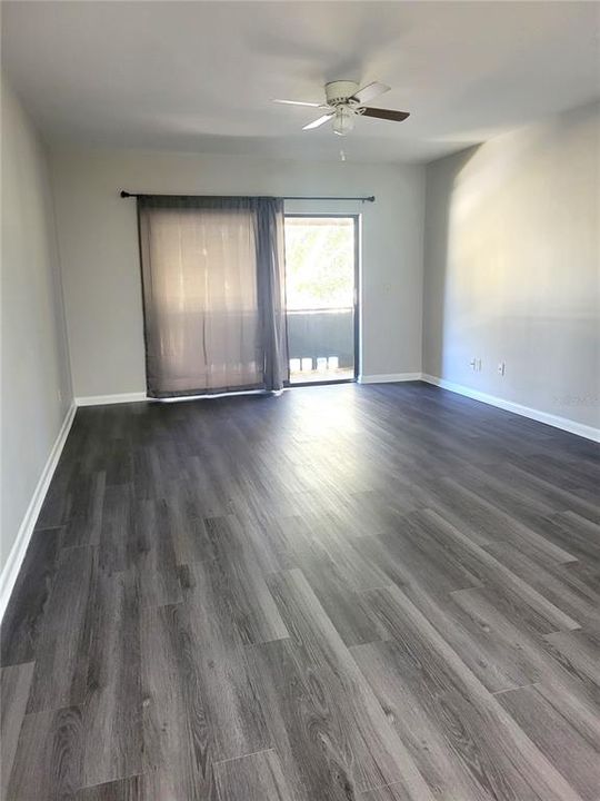 For Sale: $127,750 (1 beds, 1 baths, 808 Square Feet)