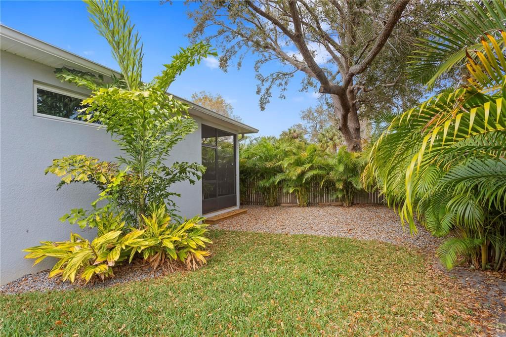 Recently Sold: $799,900 (3 beds, 2 baths, 1906 Square Feet)