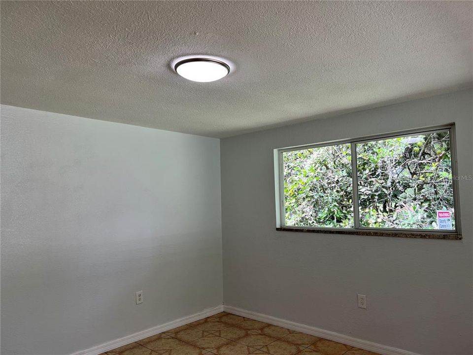 For Sale: $230,000 (3 beds, 1 baths, 816 Square Feet)