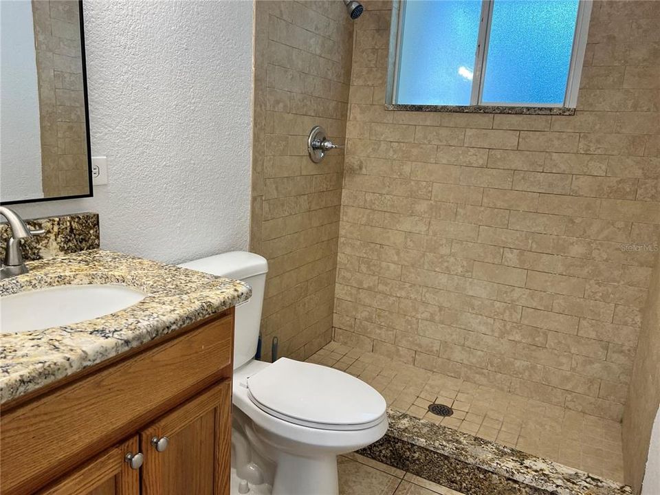 For Sale: $230,000 (3 beds, 1 baths, 816 Square Feet)
