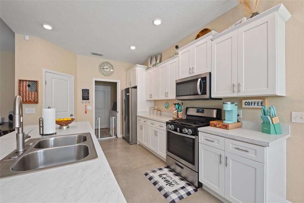 Active With Contract: $340,000 (3 beds, 2 baths, 1713 Square Feet)