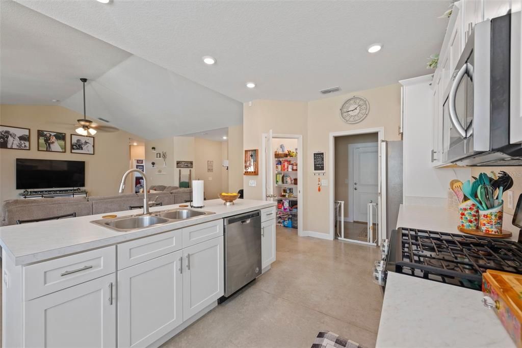 Active With Contract: $340,000 (3 beds, 2 baths, 1713 Square Feet)
