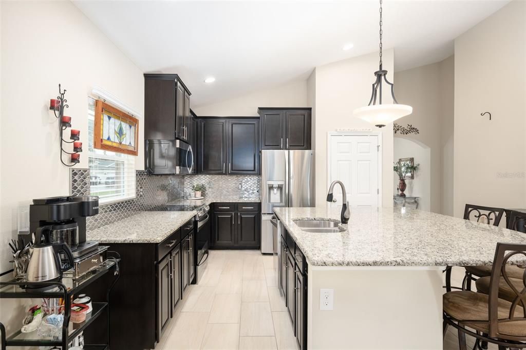 Active With Contract: $503,900 (3 beds, 2 baths, 2195 Square Feet)