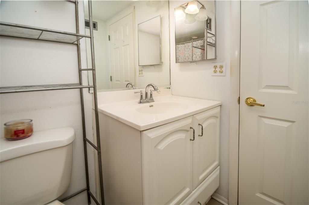 Active With Contract: $108,000 (2 beds, 1 baths, 790 Square Feet)