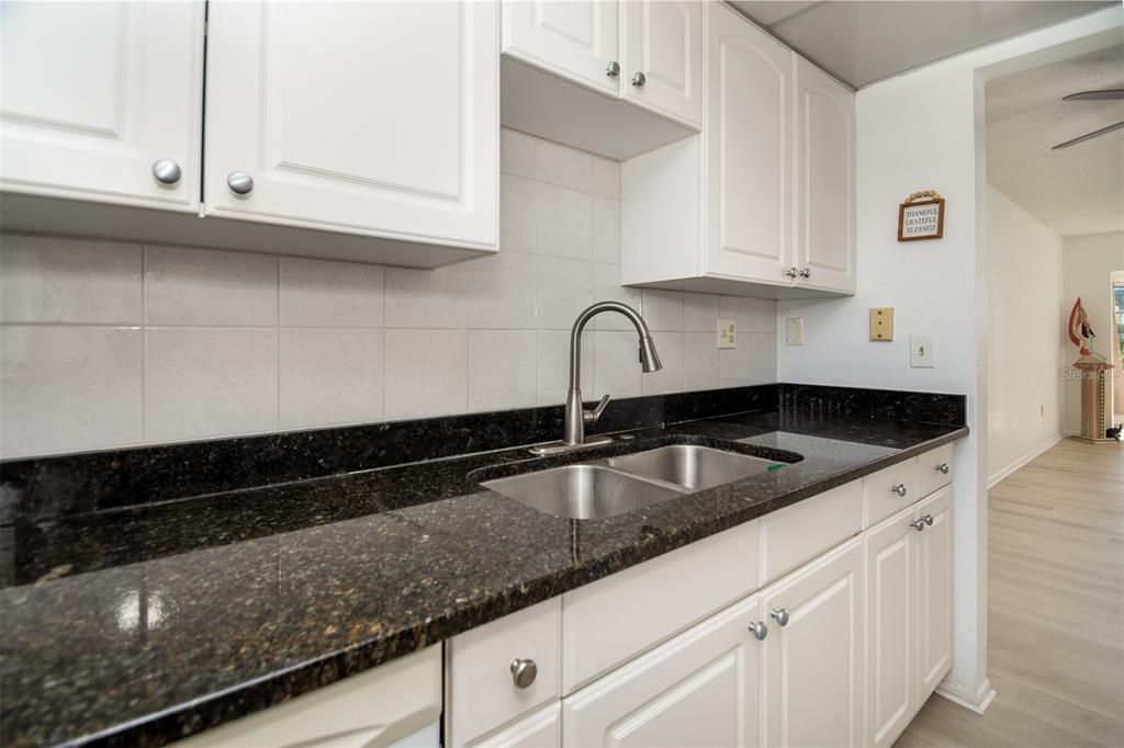 Active With Contract: $108,000 (2 beds, 1 baths, 790 Square Feet)