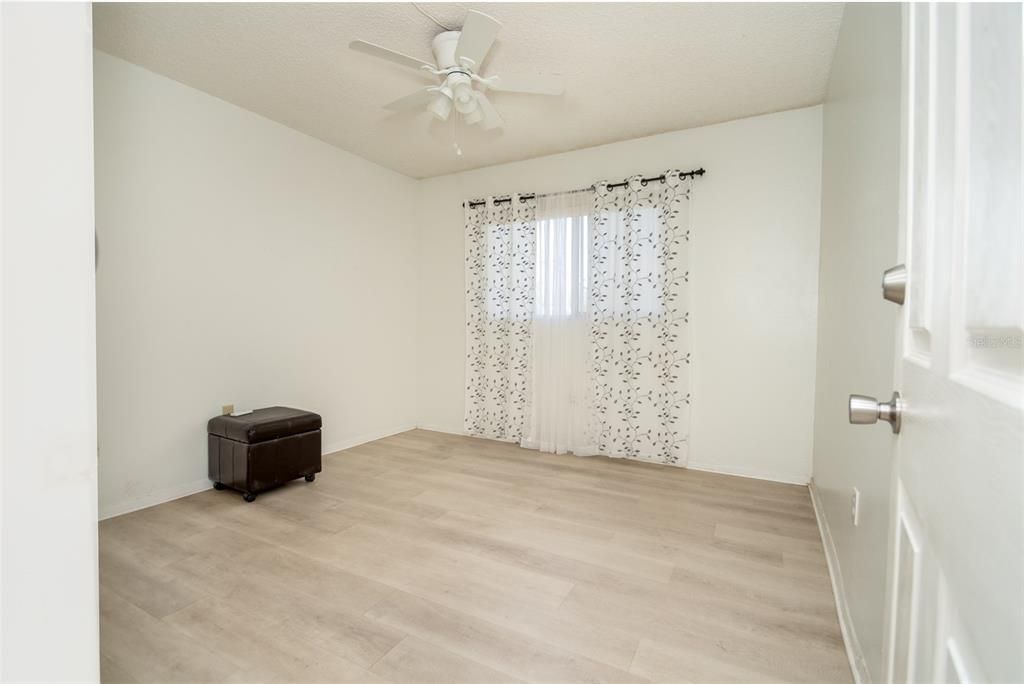 Active With Contract: $108,000 (2 beds, 1 baths, 790 Square Feet)